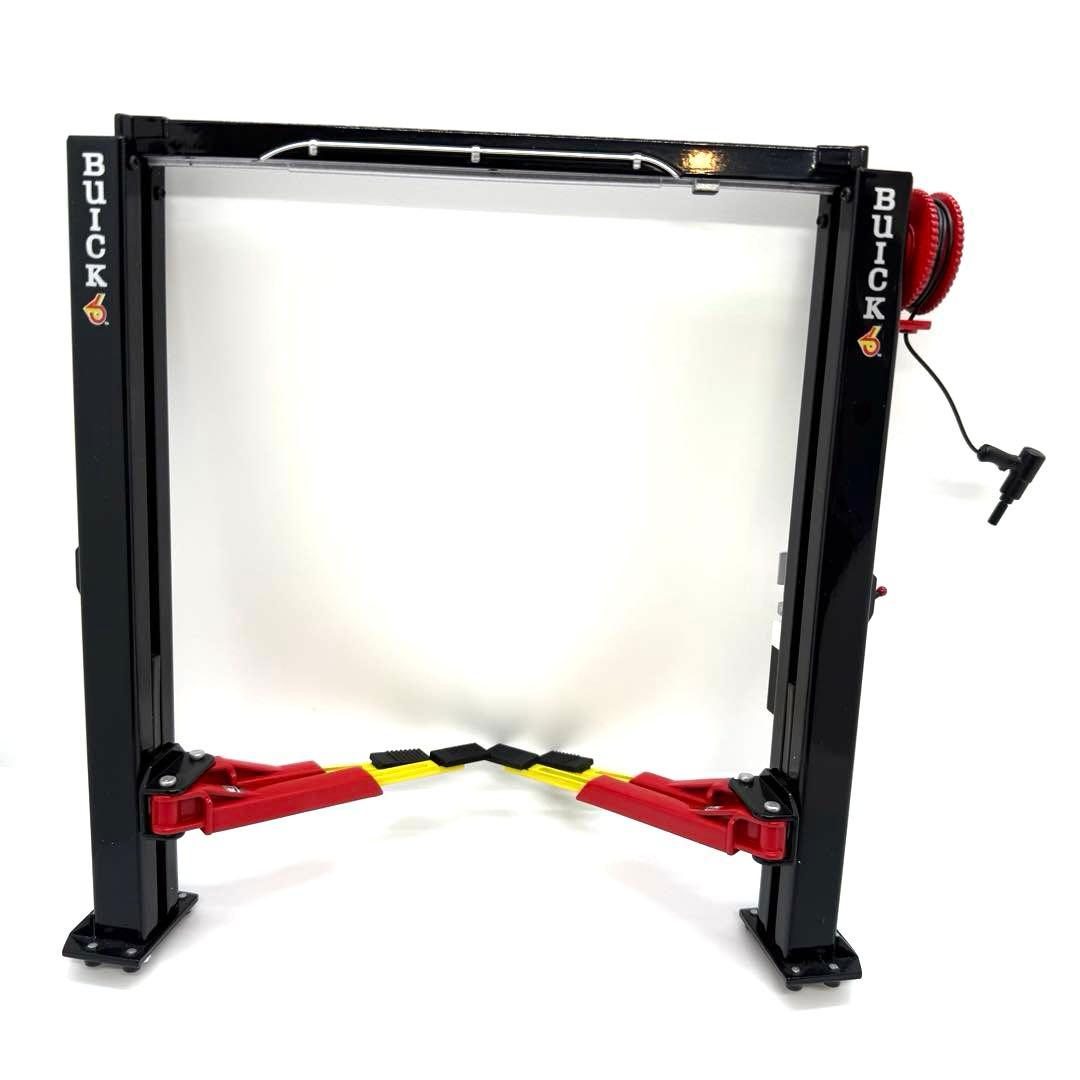 激レア　BUICK 2 POST LIFT 1:18スケール 限定版