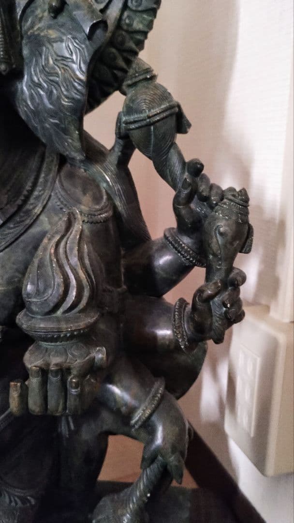 【極上・希少】インド直輸入 ガネーシャ像（天然クロライト石）