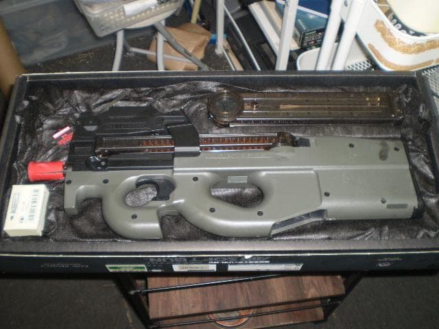 D*8様 東京マルイ　P-90　電動ガン