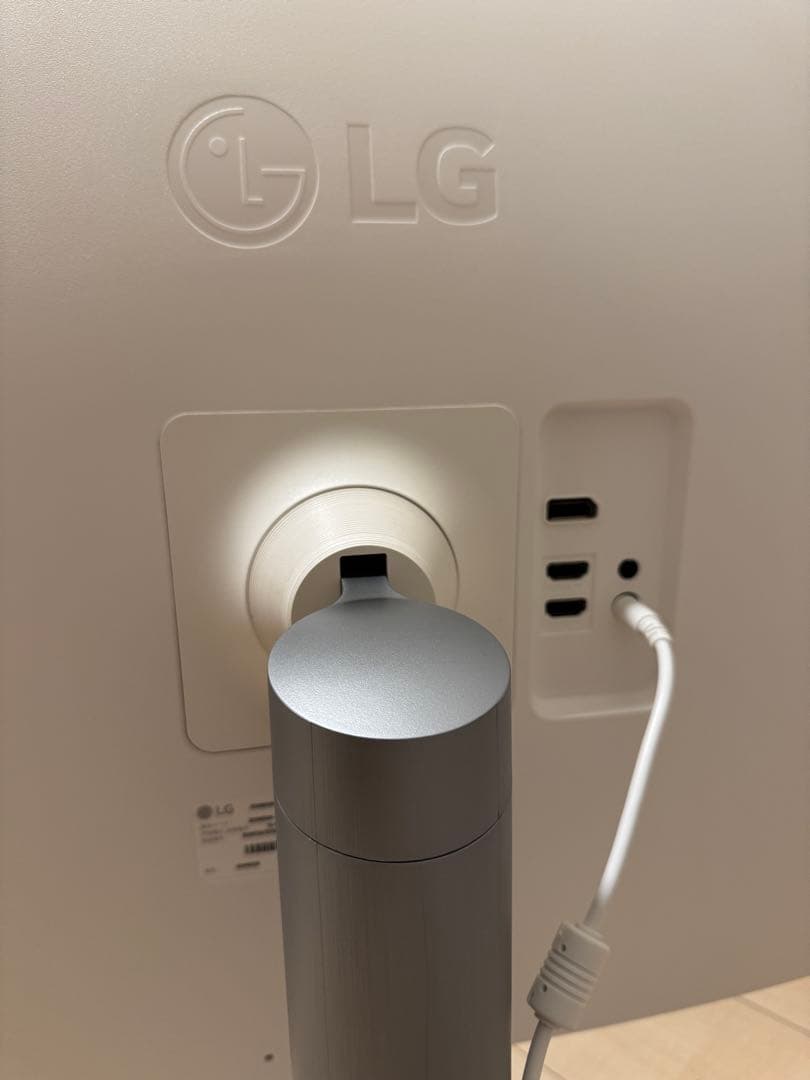 2025年製 美品 LG 4K モニター ディスプレイ 32UN650K-W