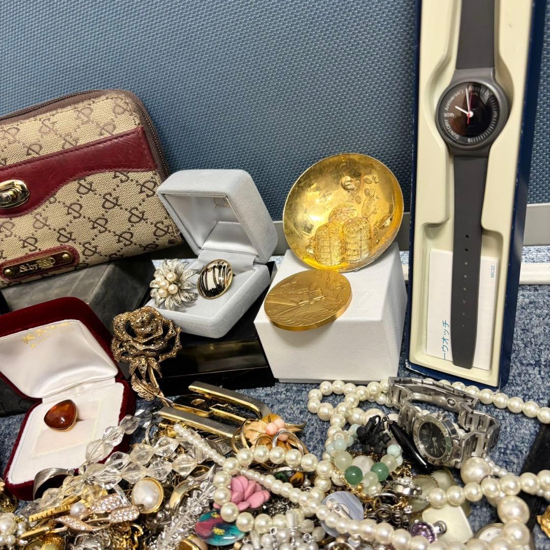 遺品整理 アクセサリー 時計 まとめ ブローチ タイピン 刻印未検品 1536