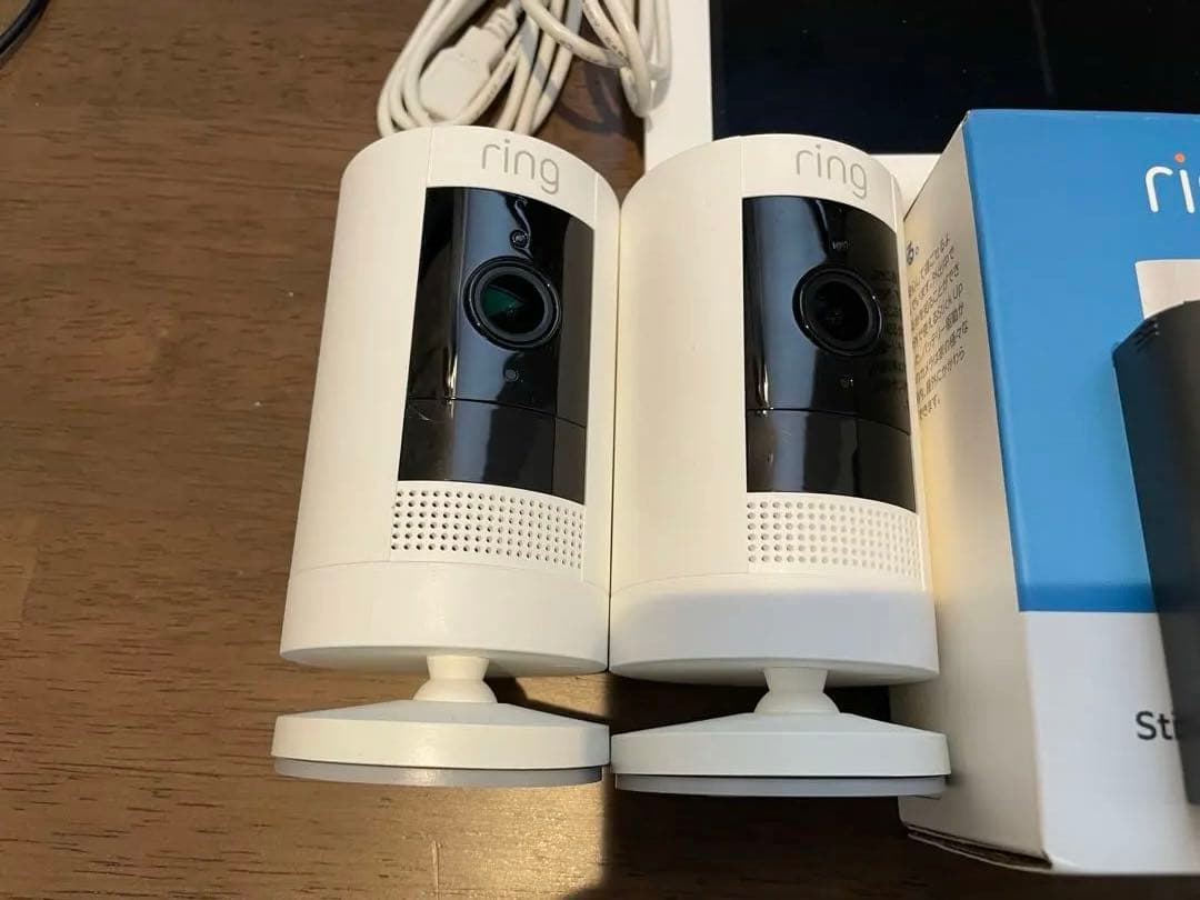 Ring 屋内外セキュリティカメラ　ソーラーパネル 付　新品同様