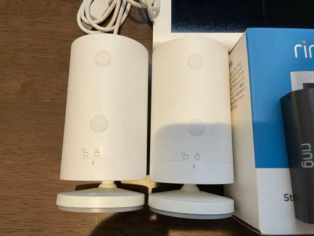 Ring 屋内外セキュリティカメラ　ソーラーパネル 付　新品同様