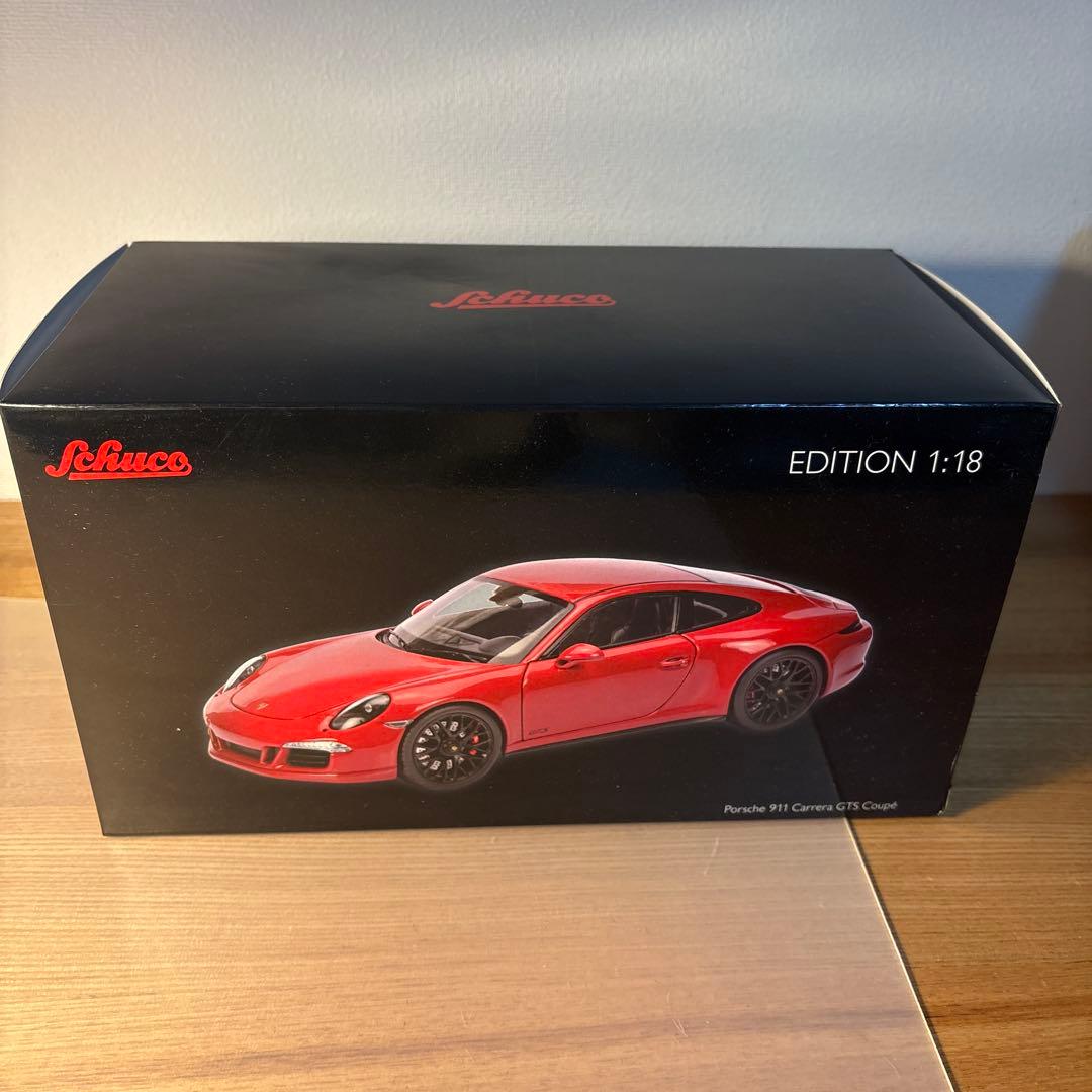 シュコー　ポルシェ 911 GTS レッド 1/18 ミニカー
