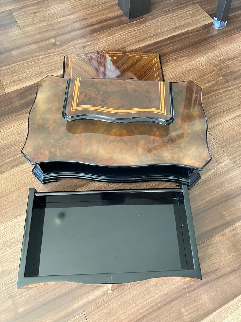 木製装飾引き出し付き家具