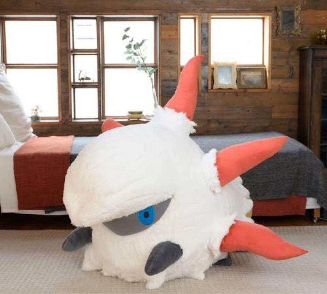 ポコ山　ポケモンセンター　等身大メラルバ　ぬいぐるみ