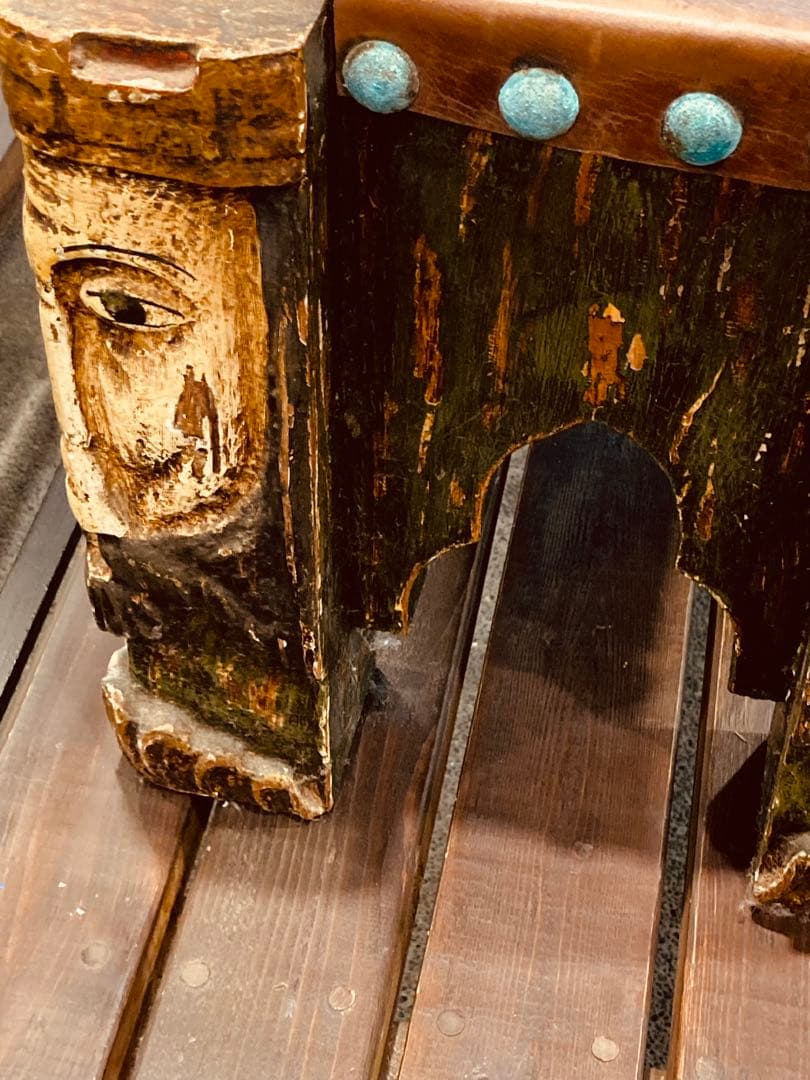 彫刻顔の木製スツール イタリア製1930年代 本革