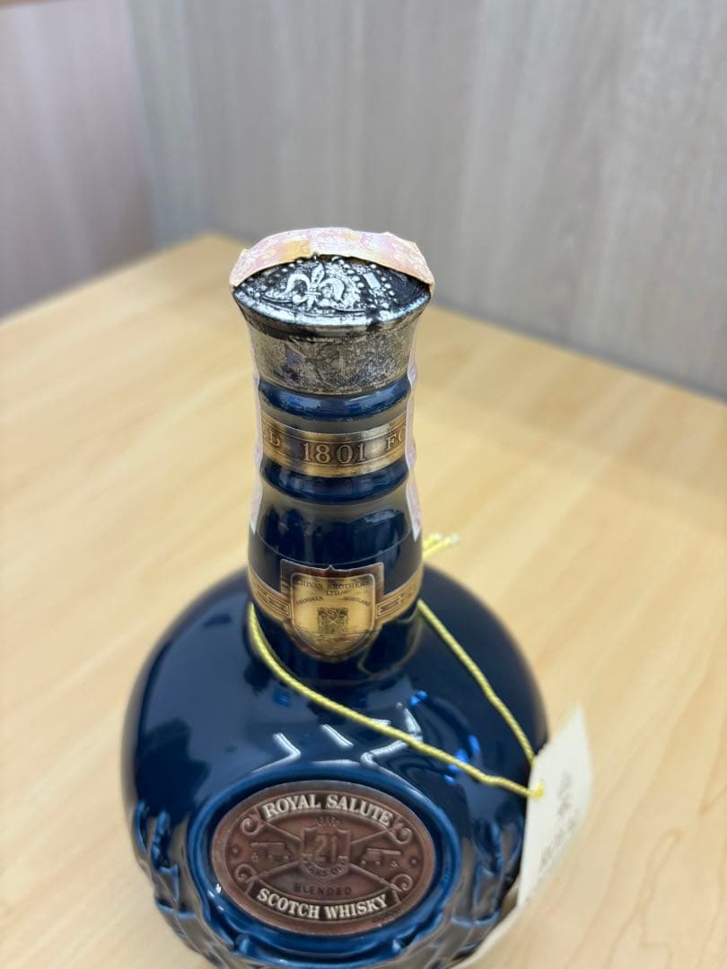未開栓 ロイヤルサルート21年 シーバス ブラザーズ 青陶器　700ml