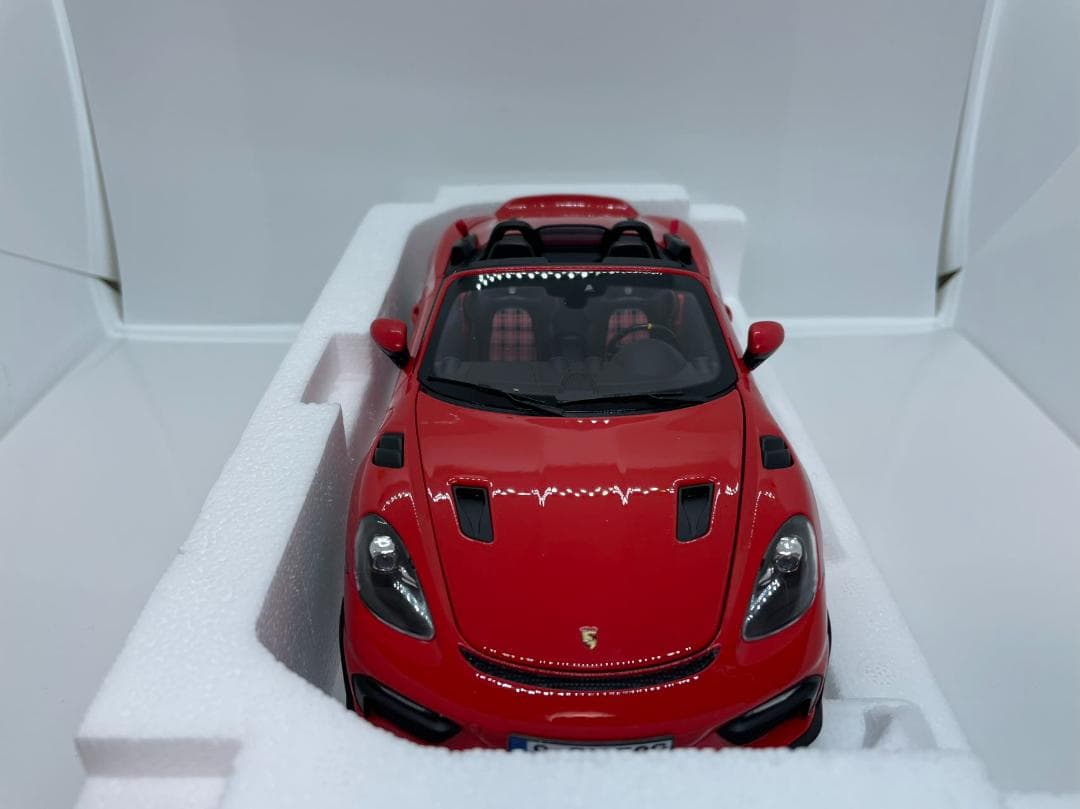 304-040 ノレブ 1/18 ポルシェ 718 スパイダー RS 2023