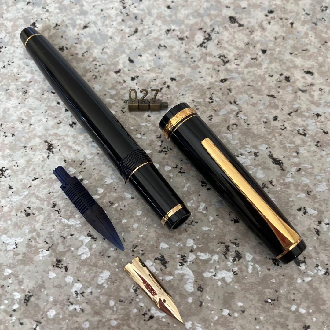 #027 オーバーホール済み 万年筆 PILOT パイロット エラボー 14k