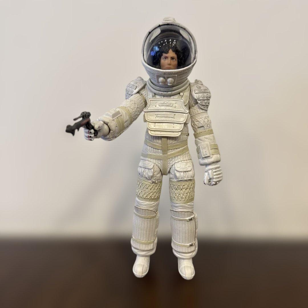 NECA ALIEN Ripley スペーススーツ アクションフィギュア