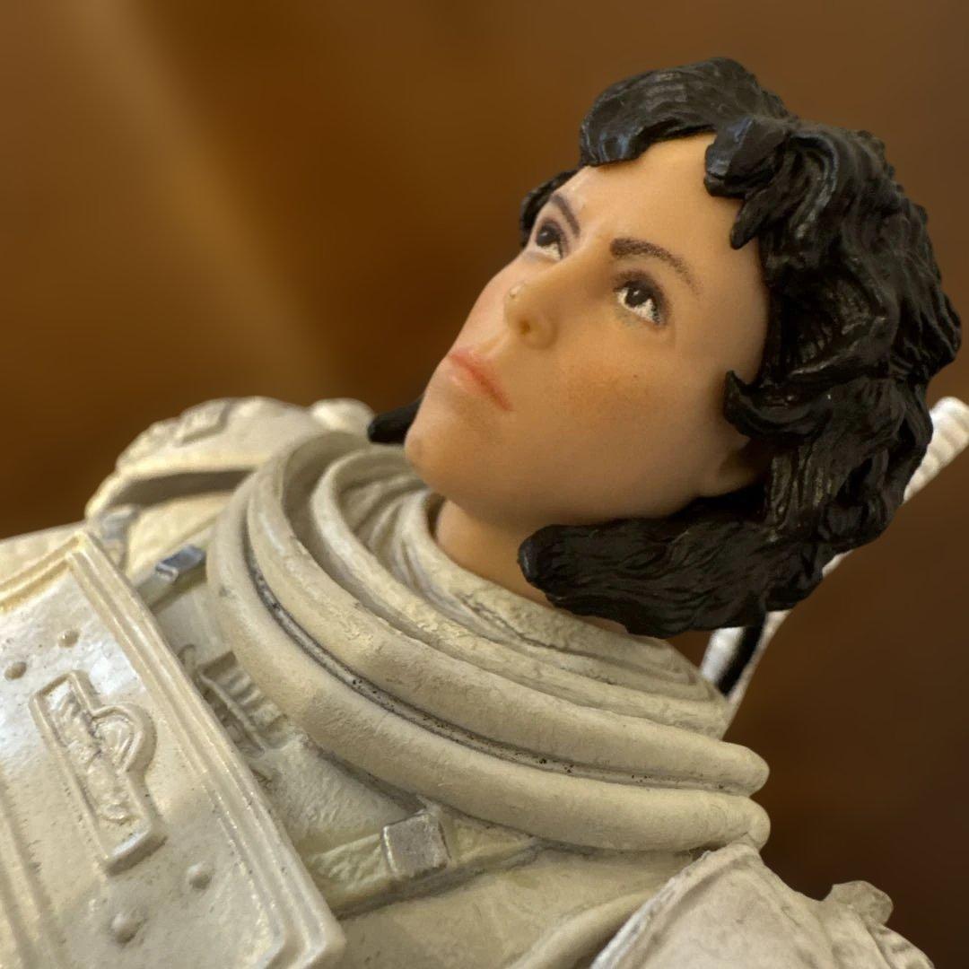 NECA ALIEN Ripley スペーススーツ アクションフィギュア