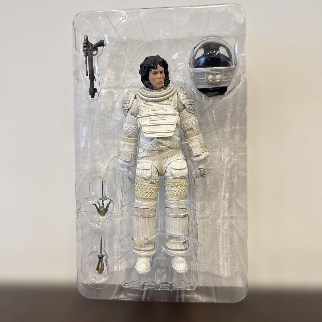 NECA ALIEN Ripley スペーススーツ アクションフィギュア
