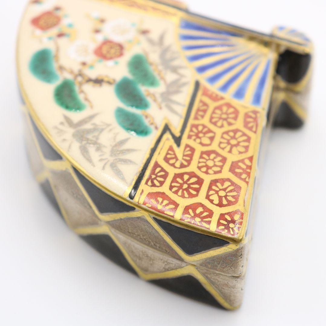 鳴滝窯 橋本城岳作 仁清写扇子松竹梅文 香合 茶道具 共箱　AT314　NT1