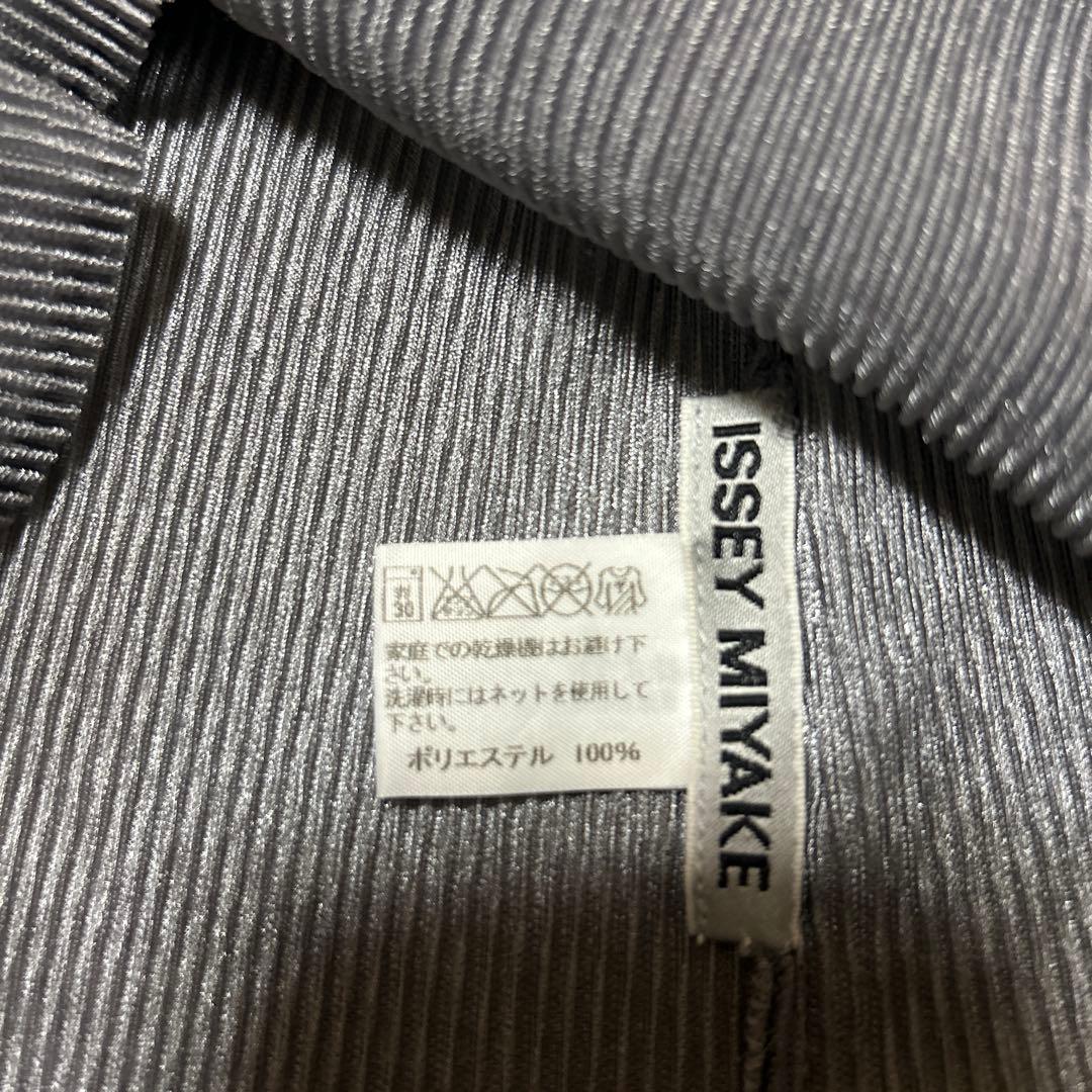 ISSEY MIYAKEイッセイミヤケシルバーグレーのタートルネックタンクトップ