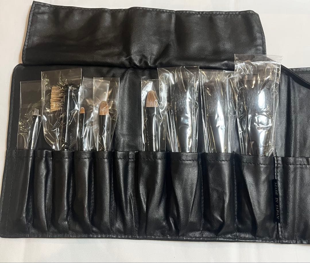 ス*イ様 熊野筆 極上品質 化粧筆8本セット ブラシ専用ケース付属 天然木桐箱付