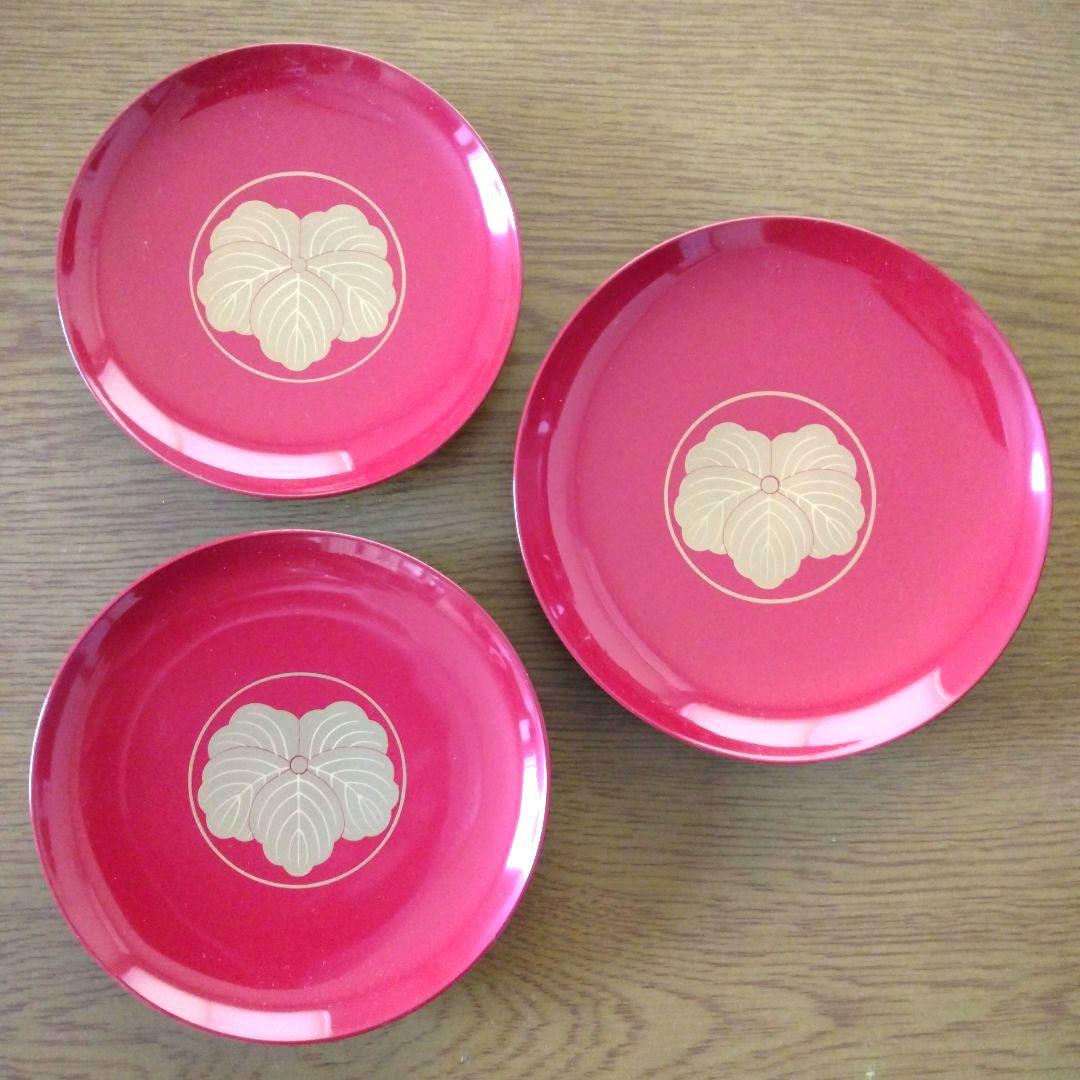 漆塗りお屠蘇セット 蔦の家紋入り、銚子飾り、漆塗り三段重箱