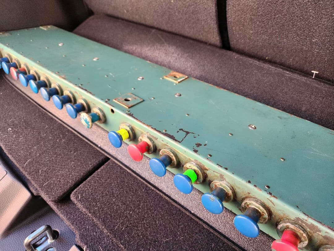 旧国鉄 101系　押しスイッチ 　鉄道部品