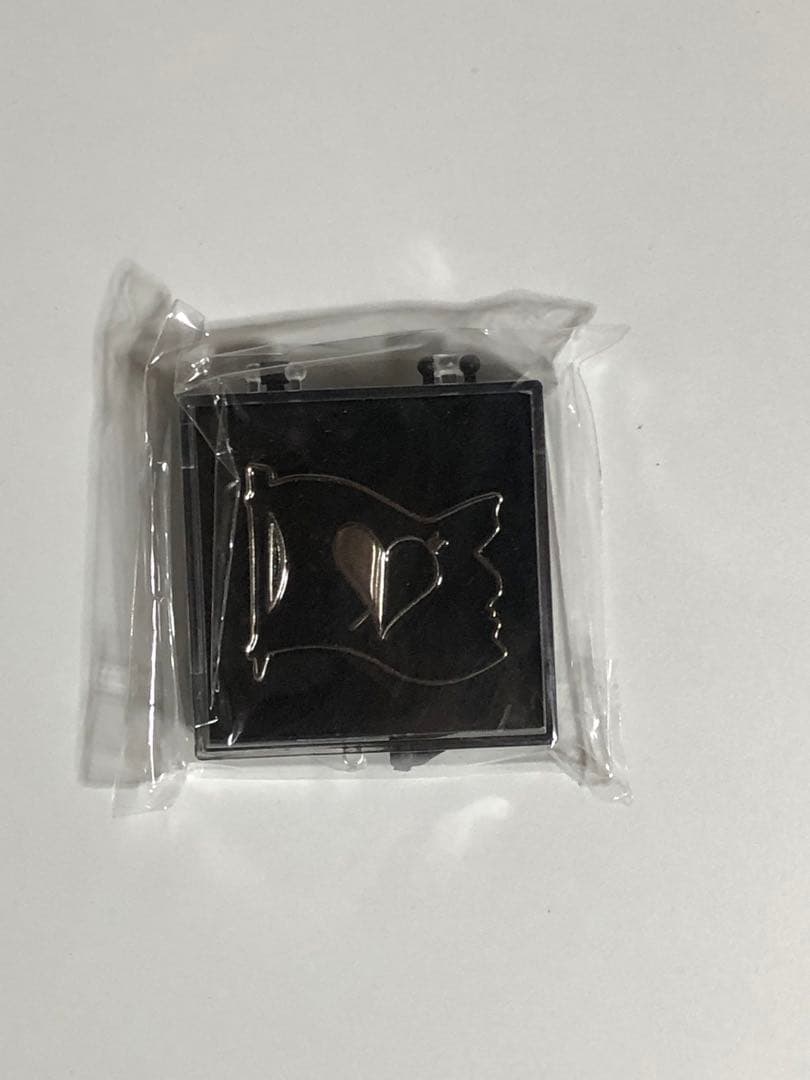 宝鐘マリン 活動一周年記念グッズ 記念TシャツB 宝鐘海賊団海賊旗ピンバッジ