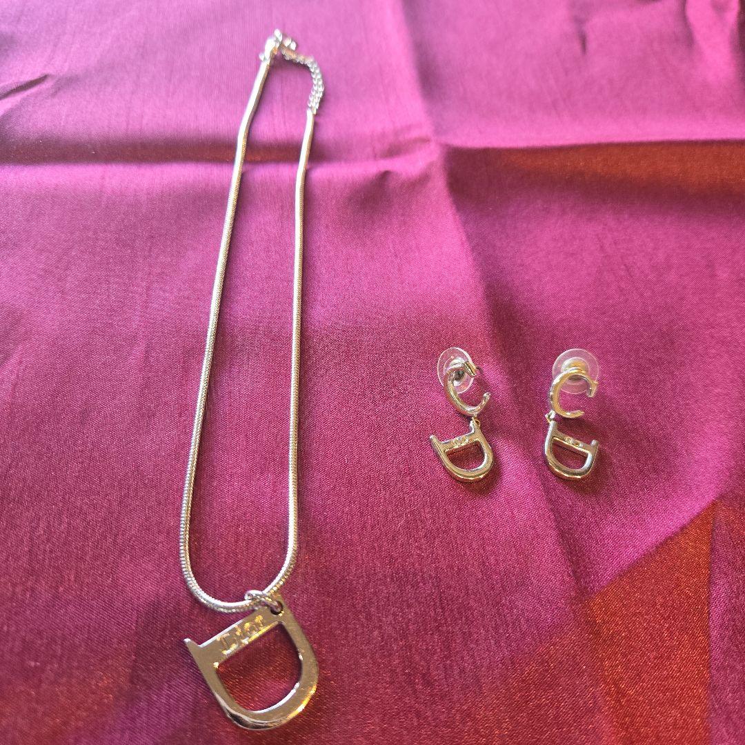 【Dior】シルバー D型ペンダント ネックレスとイヤリングセット