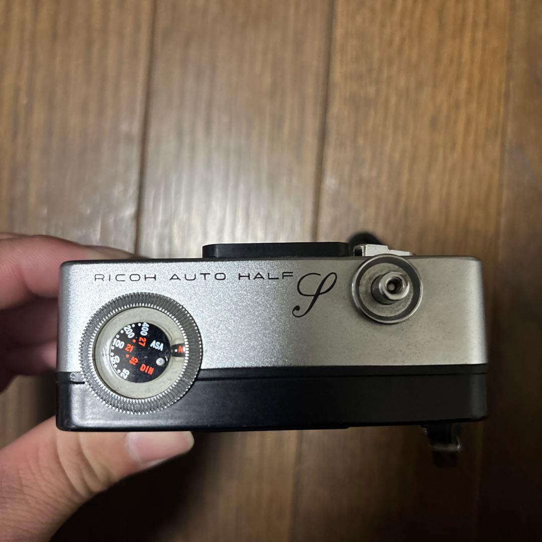 Ricoh コンパクトフィルムカメラ　ケース付き　 当時物‼️