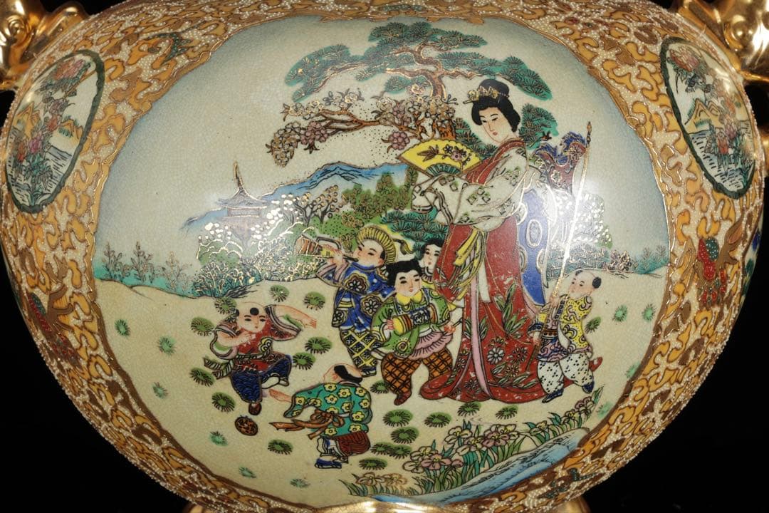 薩摩焼 金襴手色絵金彩 着物美人唐子風景窓絵付 獅子耳大香炉 高さ44cm