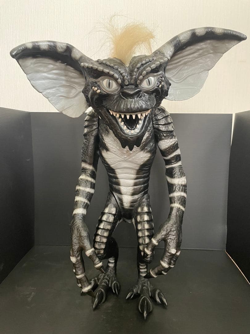 グレムリン　19インチ　ストライプ モノクロVer