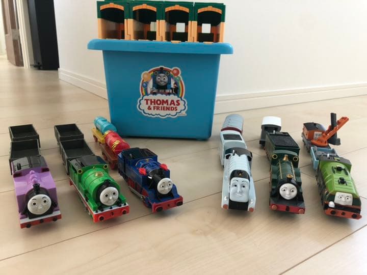 トーマス　プラレール 車両6台と車両基地のセット
