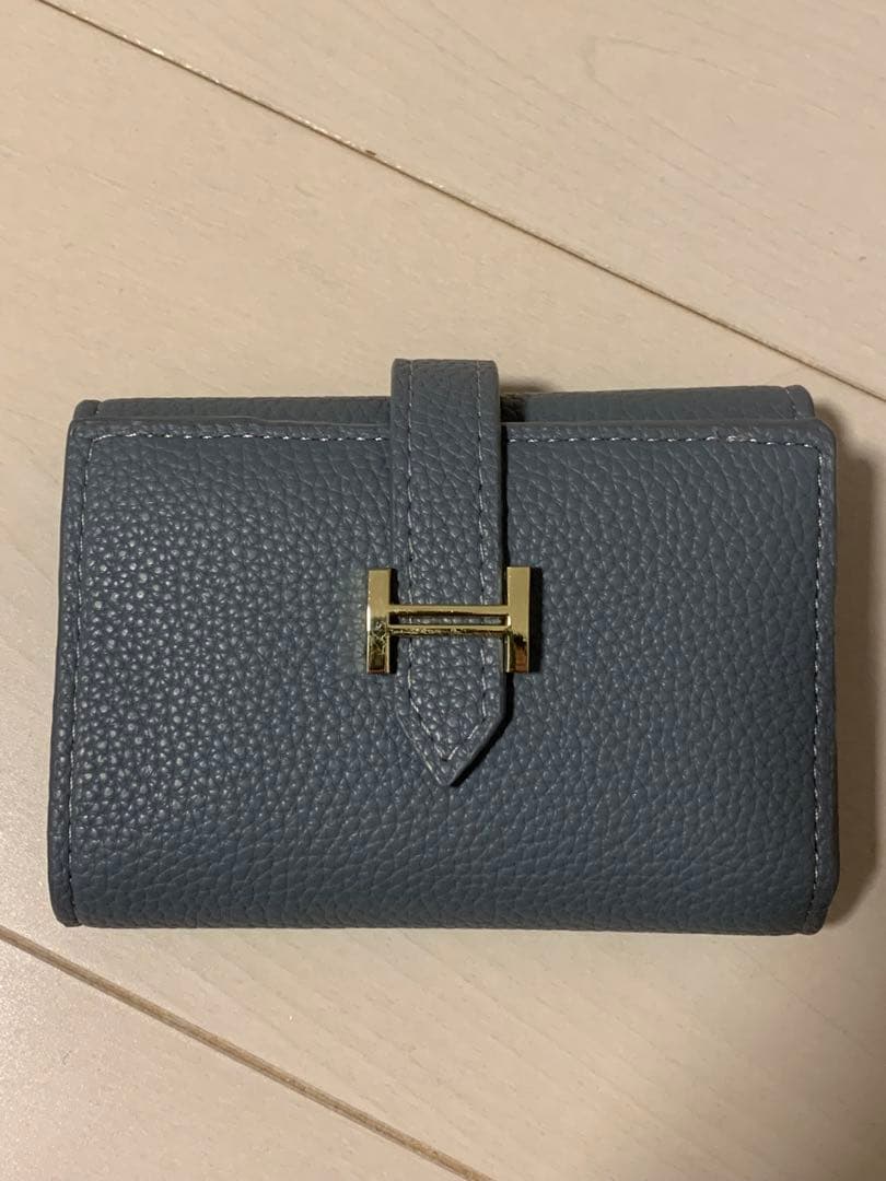 エルメス三つ折り財布ノベルティ牛革　ブルー