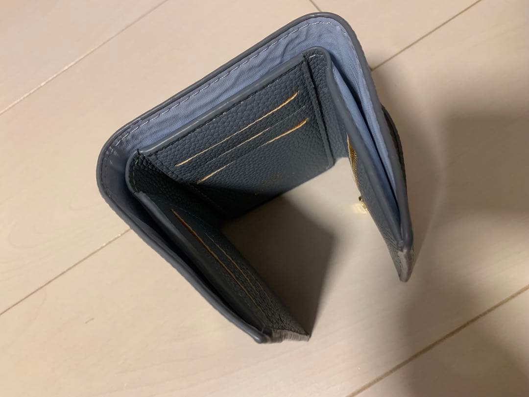 エルメス三つ折り財布ノベルティ牛革　ブルー
