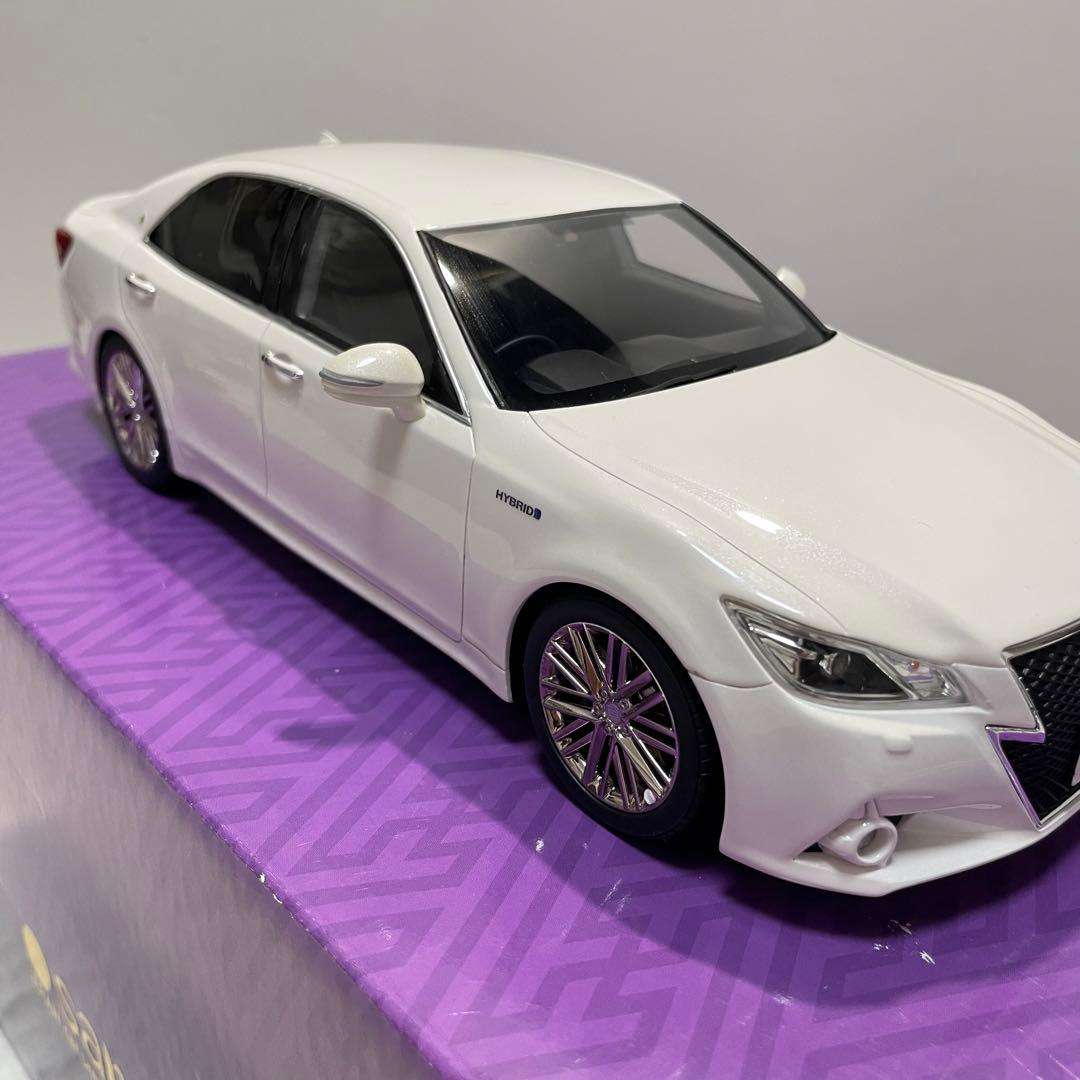 KYOSHO samurai クラウンアスリート G ハイブリッド 1/18