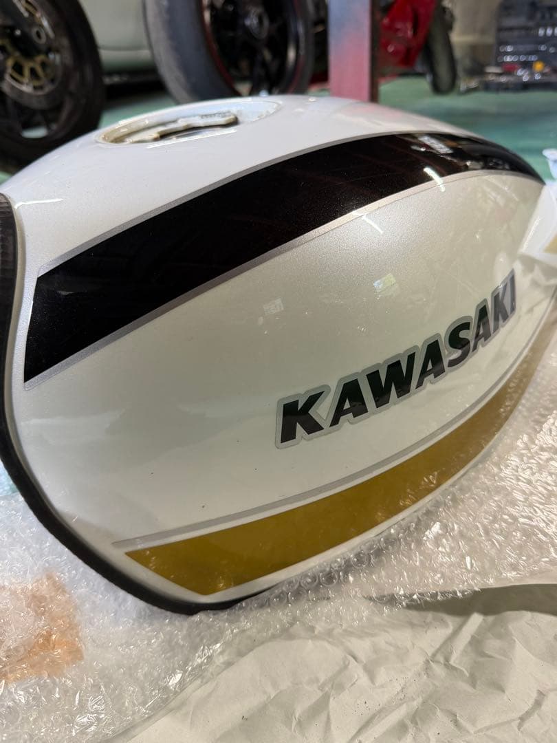 Kawasaki ゼファー750 外装一式　ホワイトタイガー