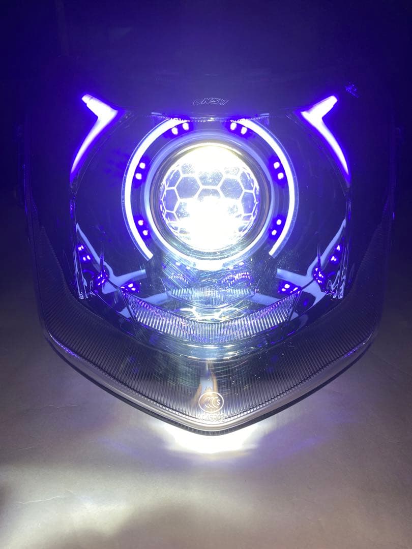 最新型 シグナスX 4型 デビルアイ プロジェクターヘッドライト レインボー