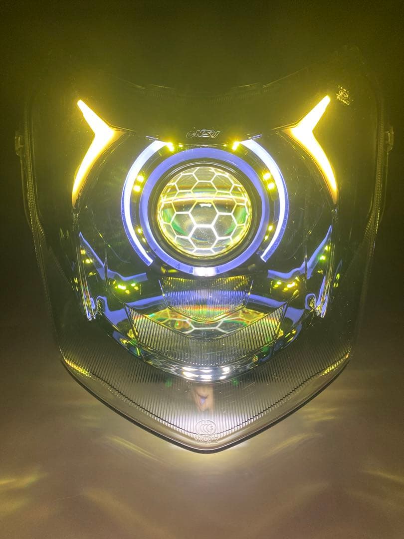 最新型 シグナスX 4型 デビルアイ プロジェクターヘッドライト レインボー