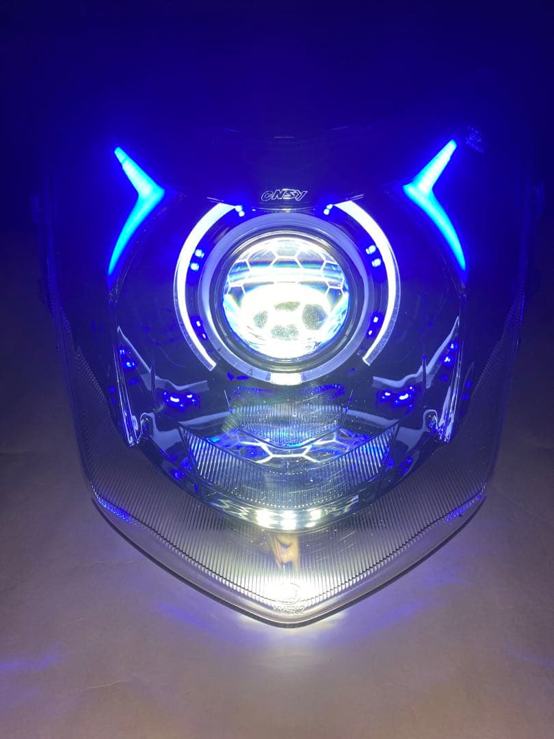 最新型 シグナスX 4型 デビルアイ プロジェクターヘッドライト レインボー