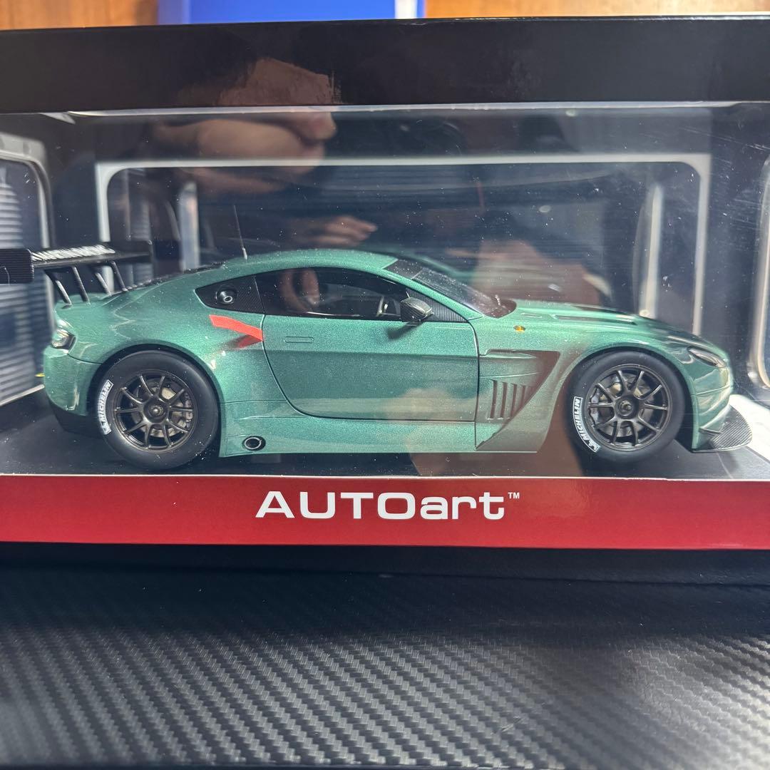 絶版未開封品オートアート1/18アストンマーティンVANTAGE V12 GT3