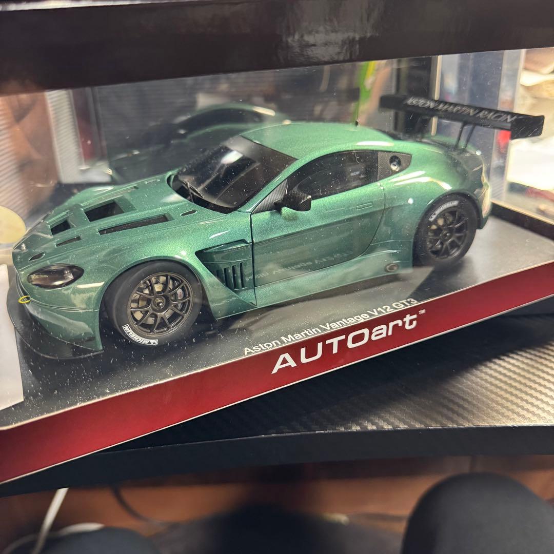 絶版未開封品オートアート1/18アストンマーティンVANTAGE V12 GT3