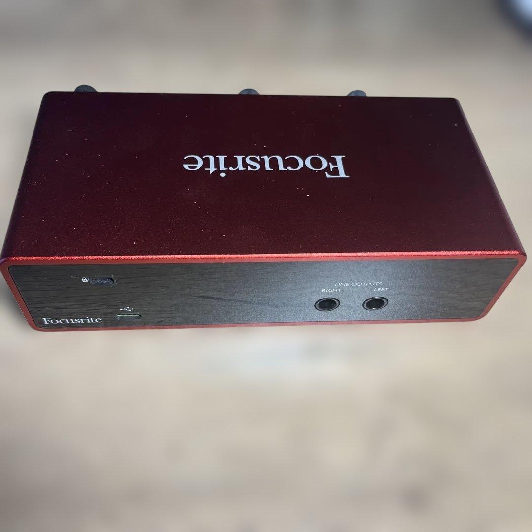 Scarlett 2i2 (gen. 3)箱付き