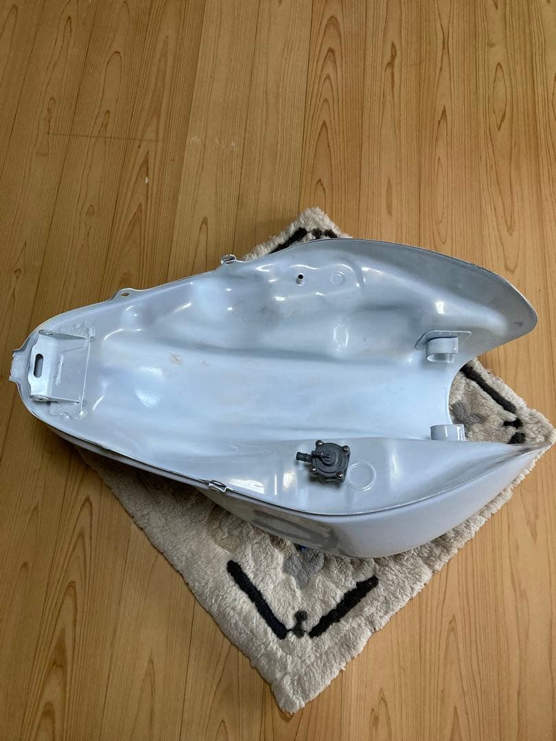 k*i様 ホーネット250 純正 ガソリンタンク 燃料タンク MC31 絶版 希