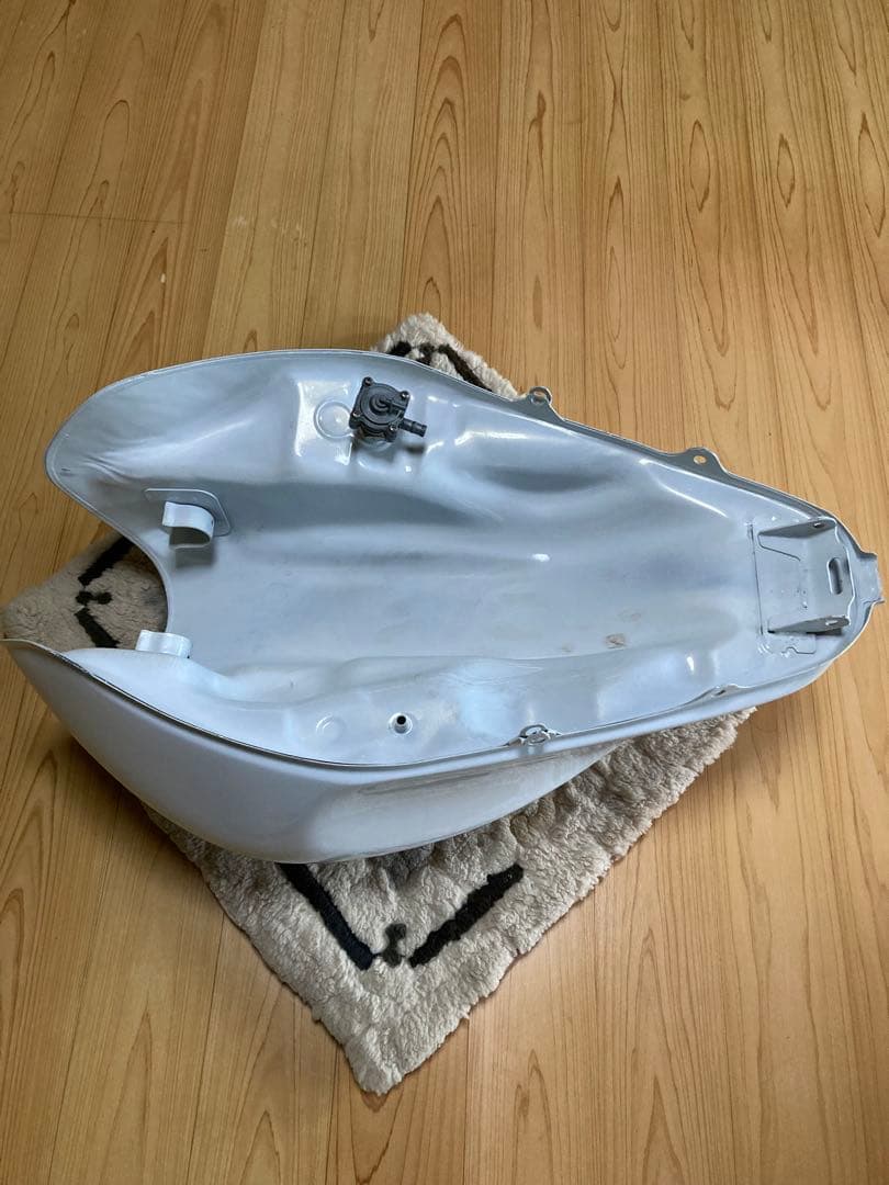 k*i様 ホーネット250 純正 ガソリンタンク 燃料タンク MC31 絶版 希