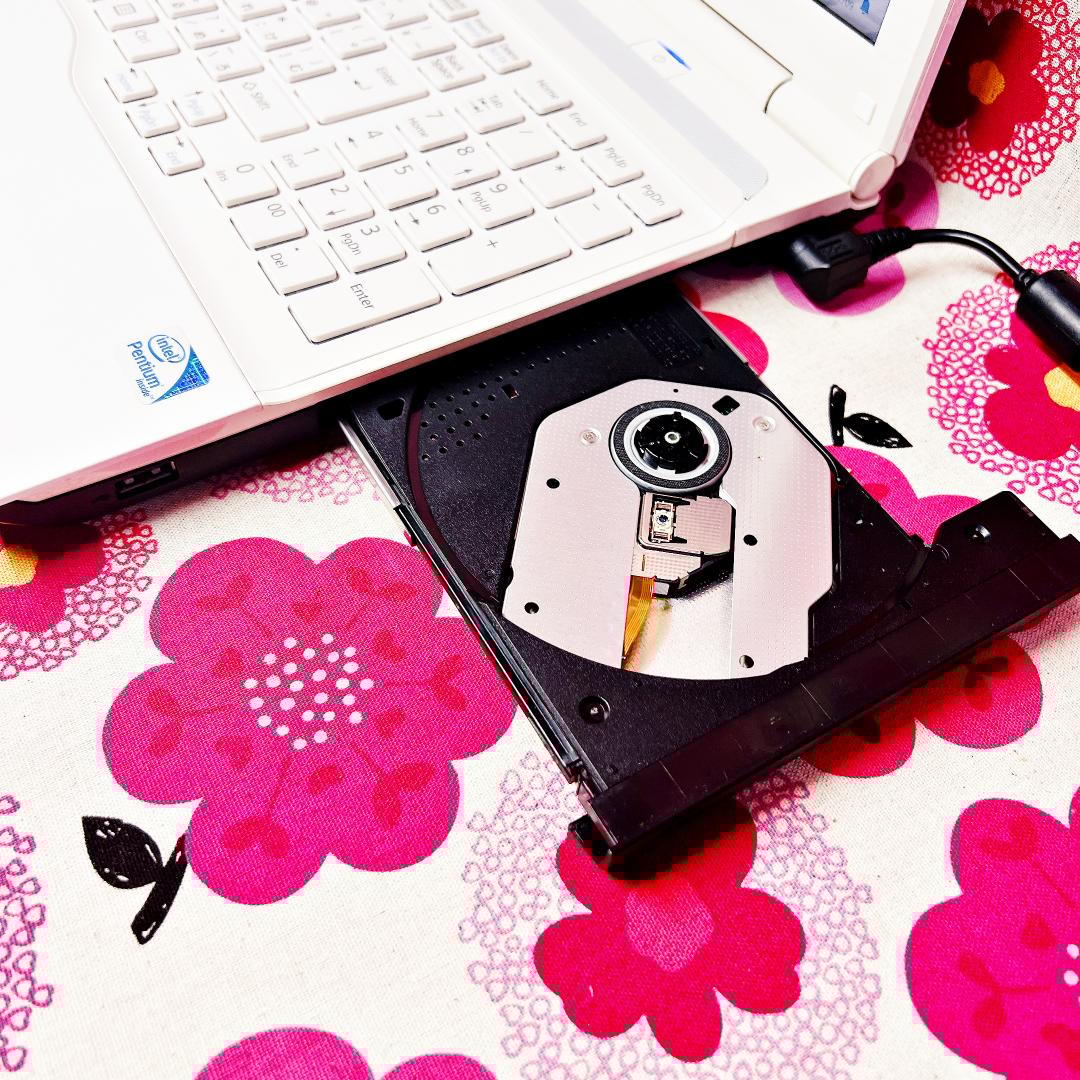 100.【メモリ8GB＆爆速SSD搭載❣️】Win11✨カメラ✨ノートパソコン✨白