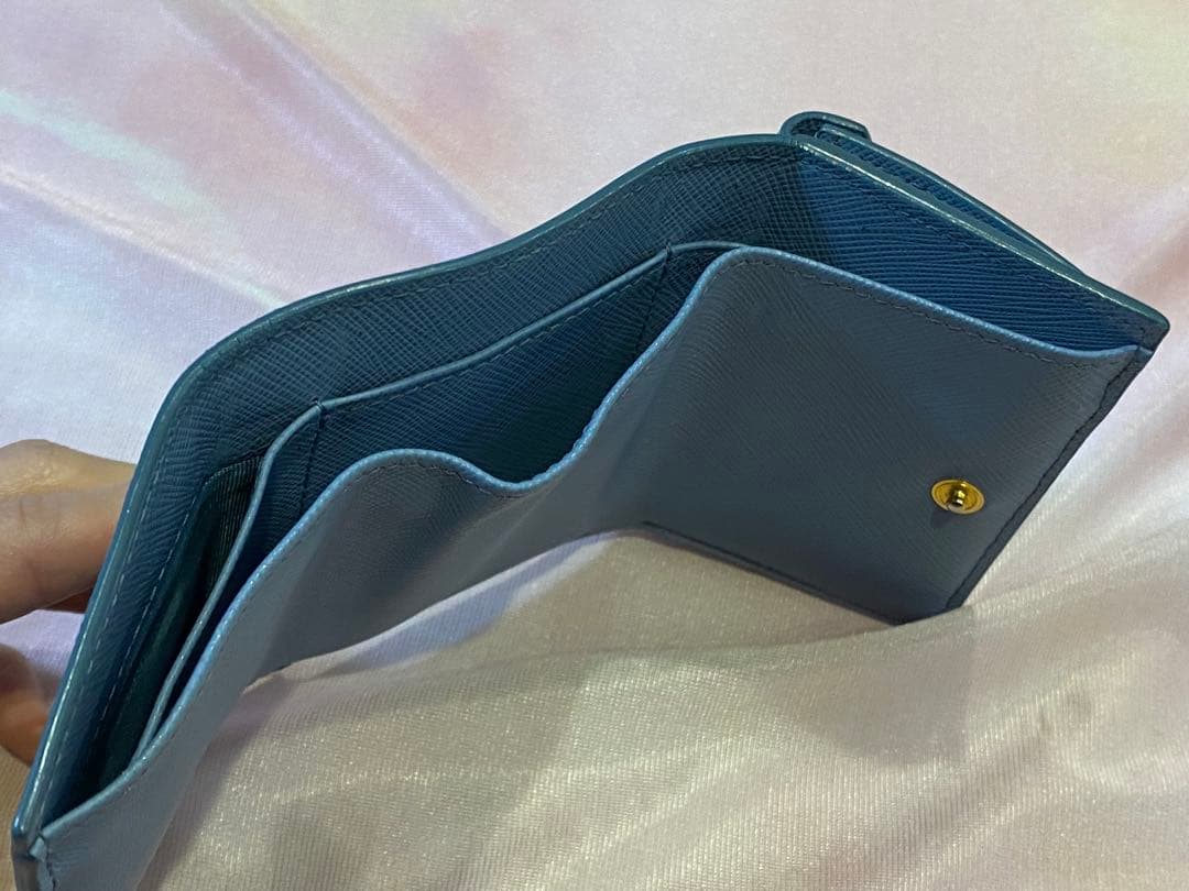 PRADA ミニウォレット　サフィアーノ　三角プレート　ブルー