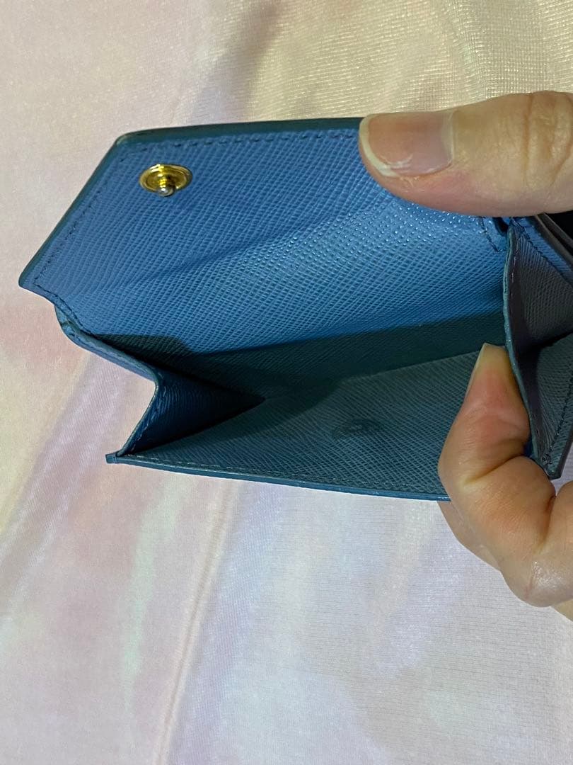 PRADA ミニウォレット　サフィアーノ　三角プレート　ブルー