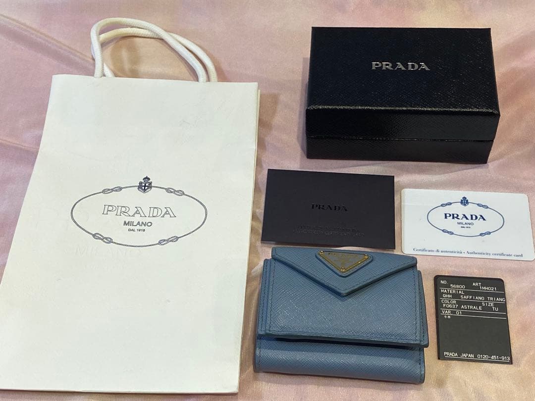 PRADA ミニウォレット　サフィアーノ　三角プレート　ブルー