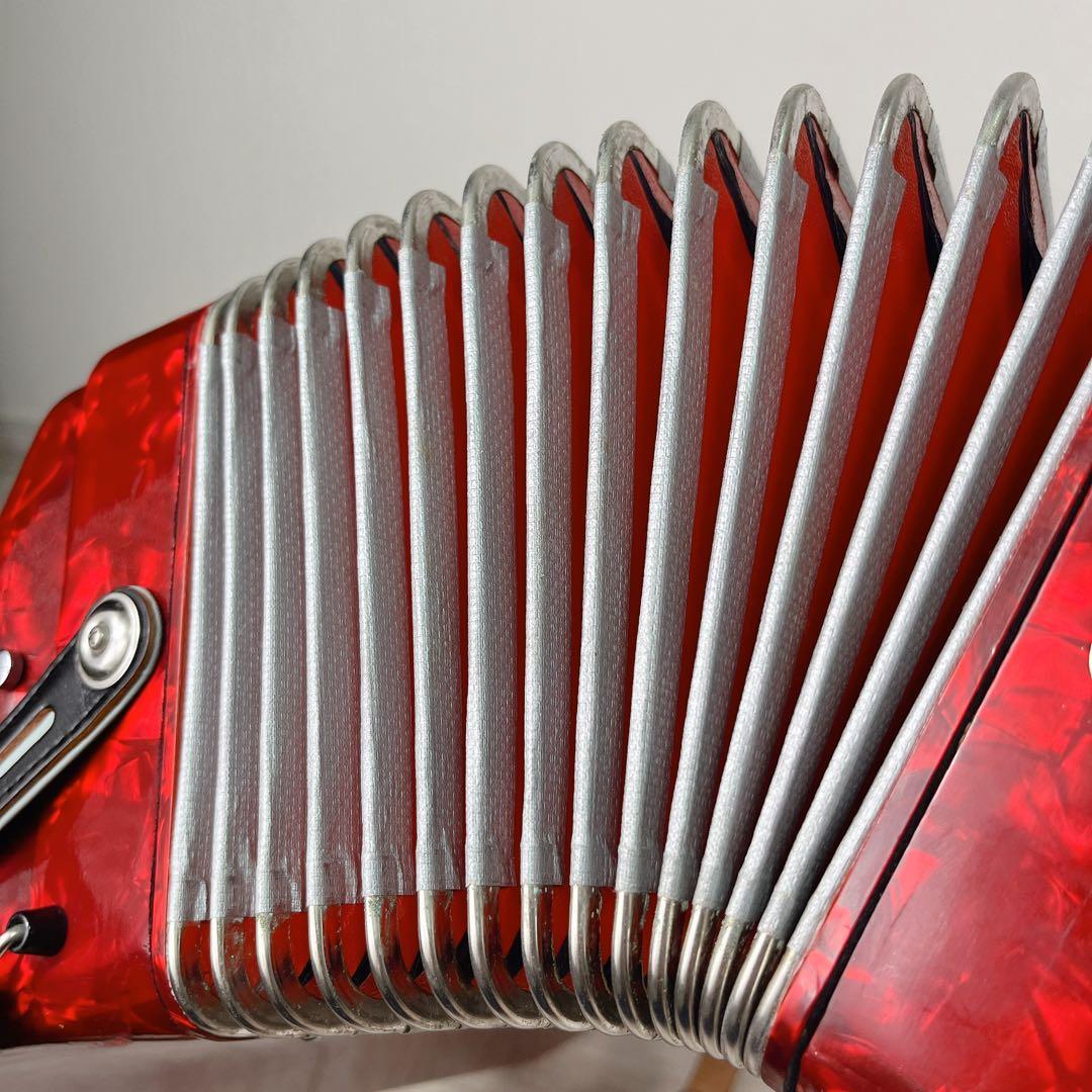 ★美品★YAMAHA ヤマハ アコーディオン 32鍵盤 8905 ケース付　鍵