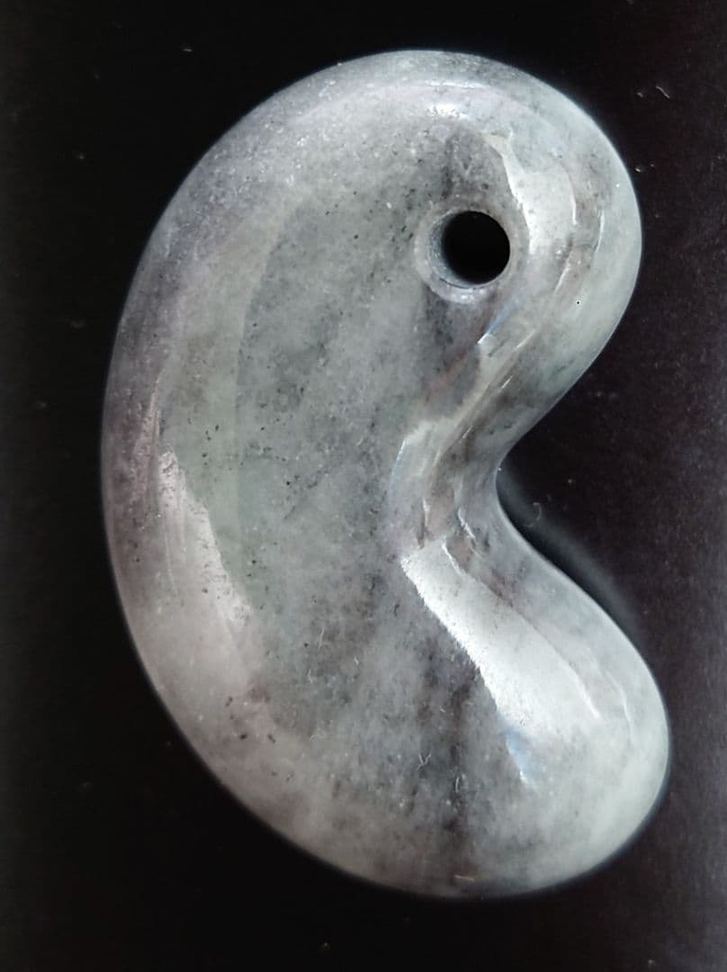 糸魚川翡翠　勾玉　大玉