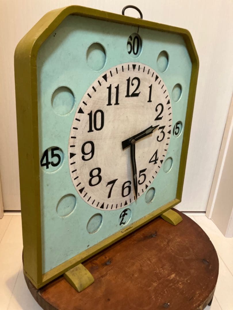 存在感抜群！昭和レトロの児童教材用大型時計盤◇昭和37年【分現滅式時計盤】