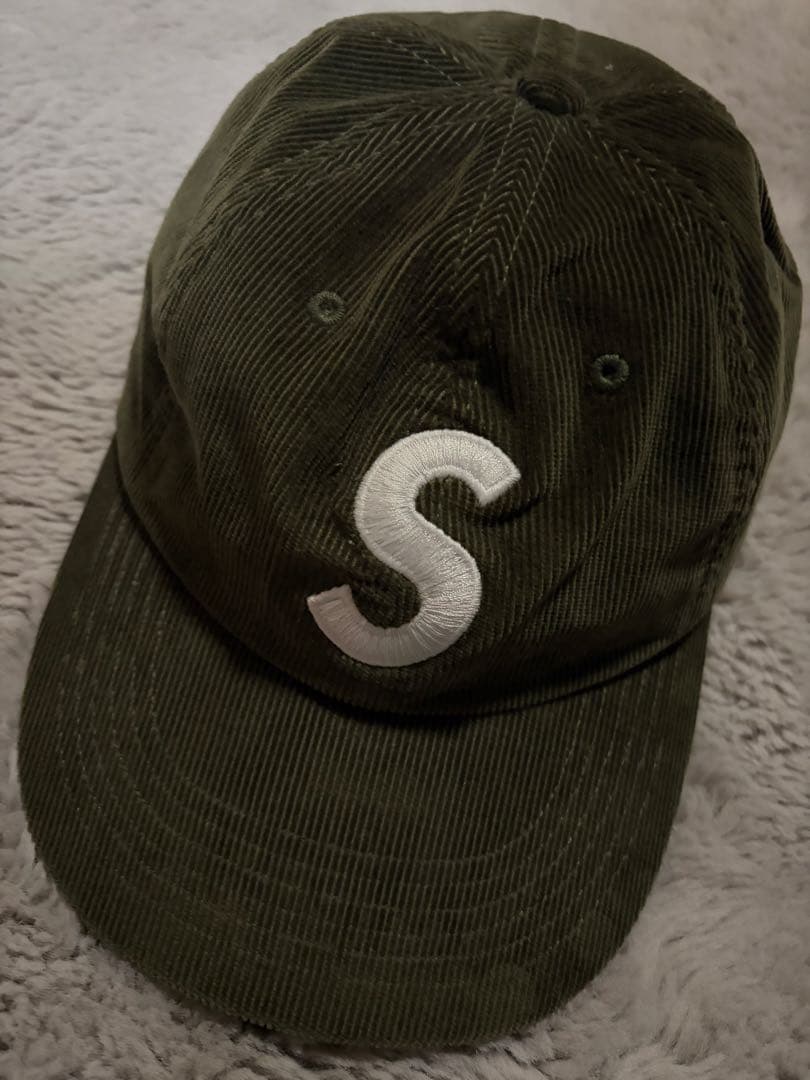supreme sロゴ　コーデュロイ　カーキ