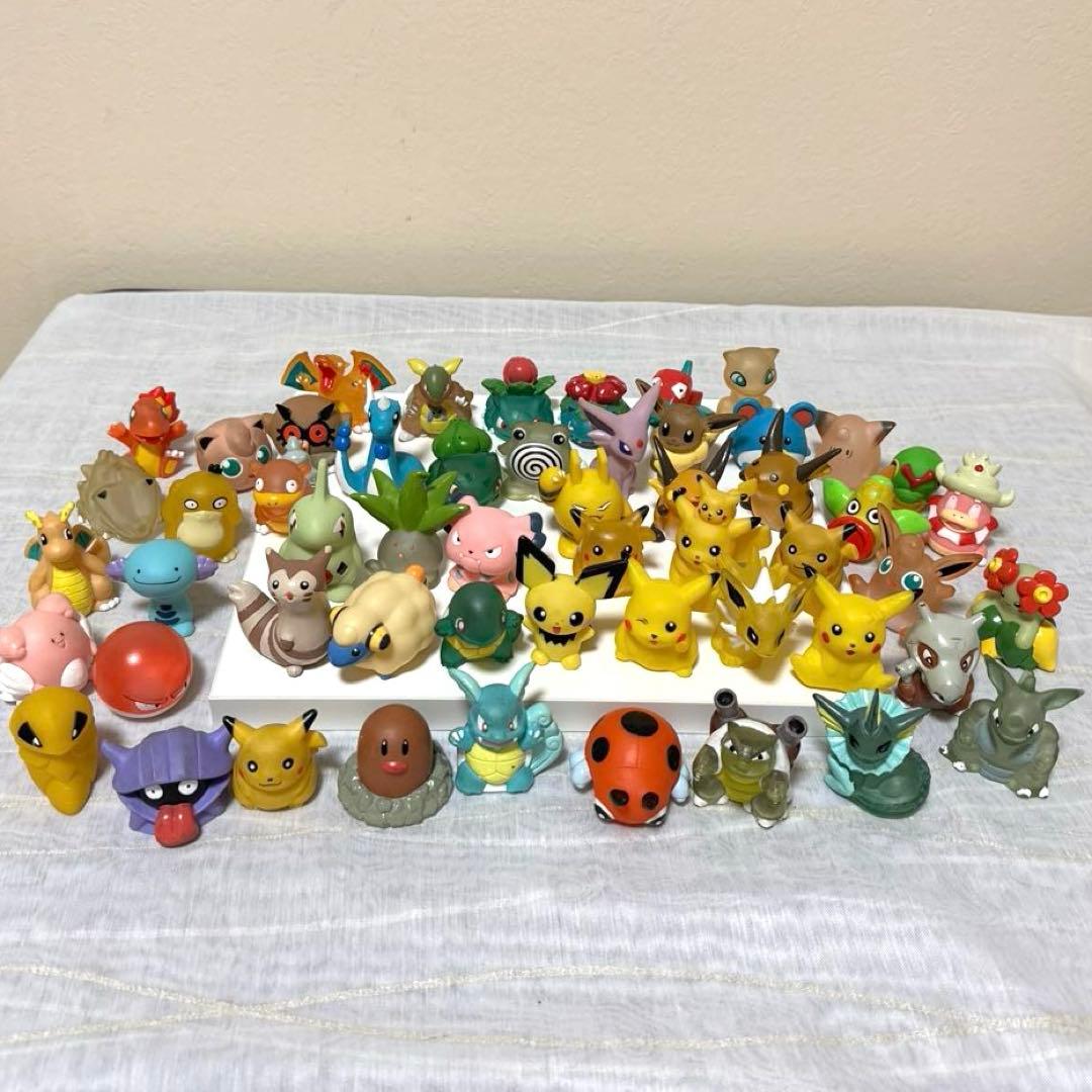 ポケモン ソフビ指人形５４体まとめ売り ノーマル 33体　スケルトン　２１体