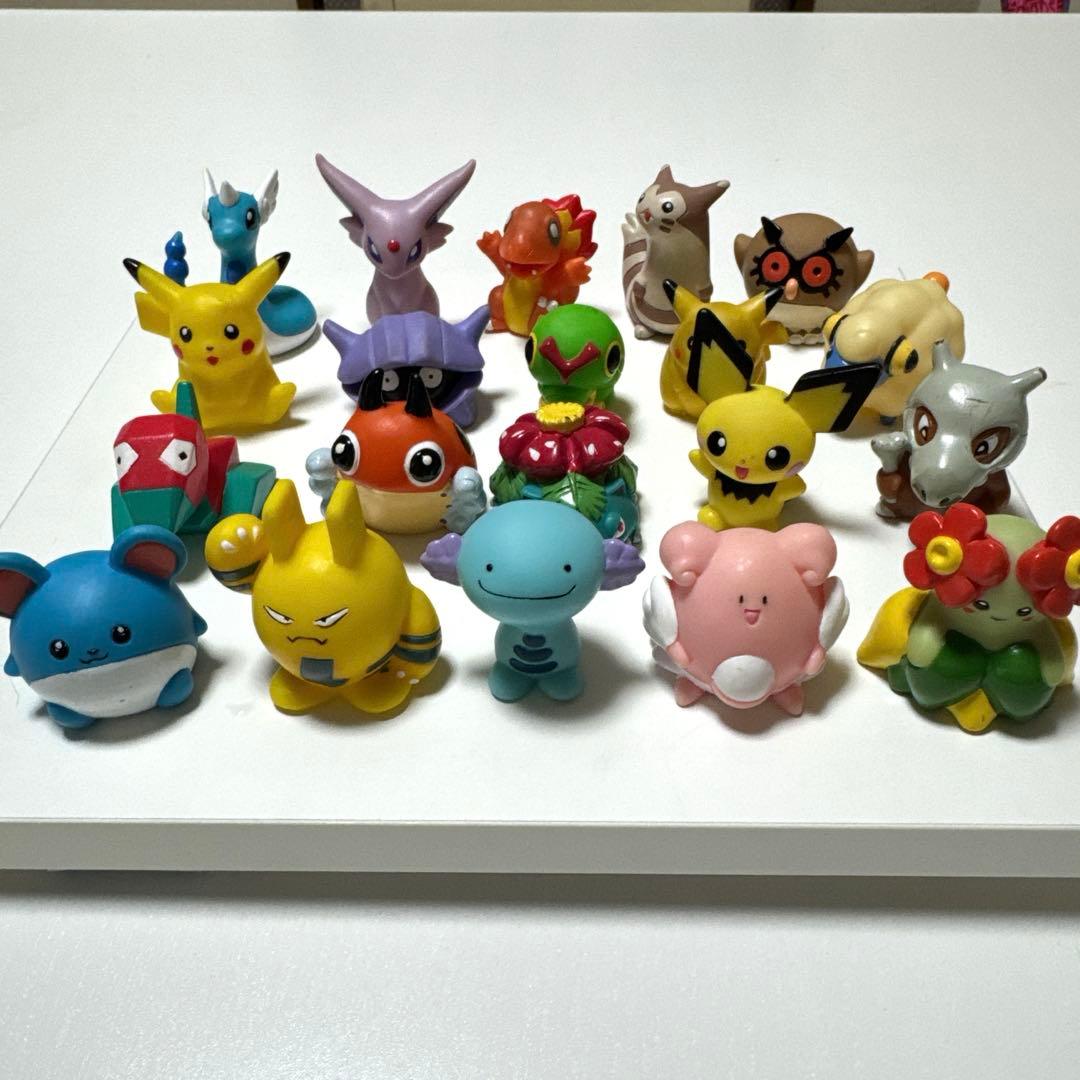 ポケモン ソフビ指人形５４体まとめ売り ノーマル 33体　スケルトン　２１体